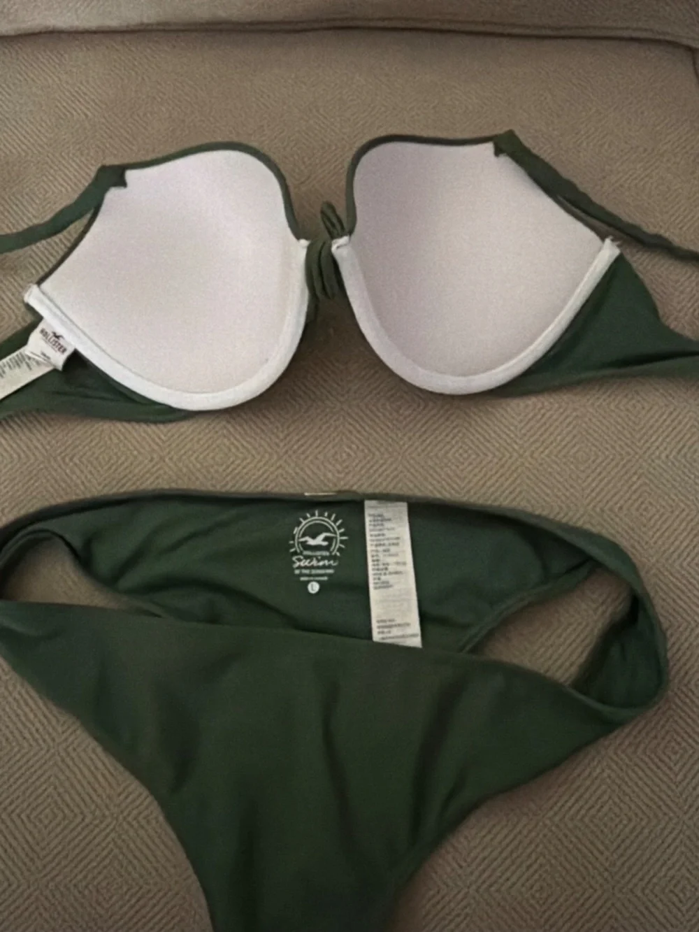 Hollister Bathing Suit - Great Condition - 36D Top, Large Bottom